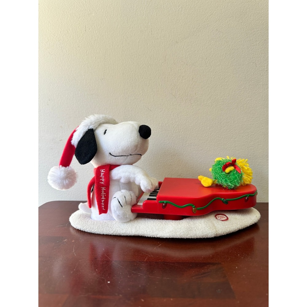 Peanuts Snoopy Woodstock Animated Musical Piano Christmas Plush Holiday Decor